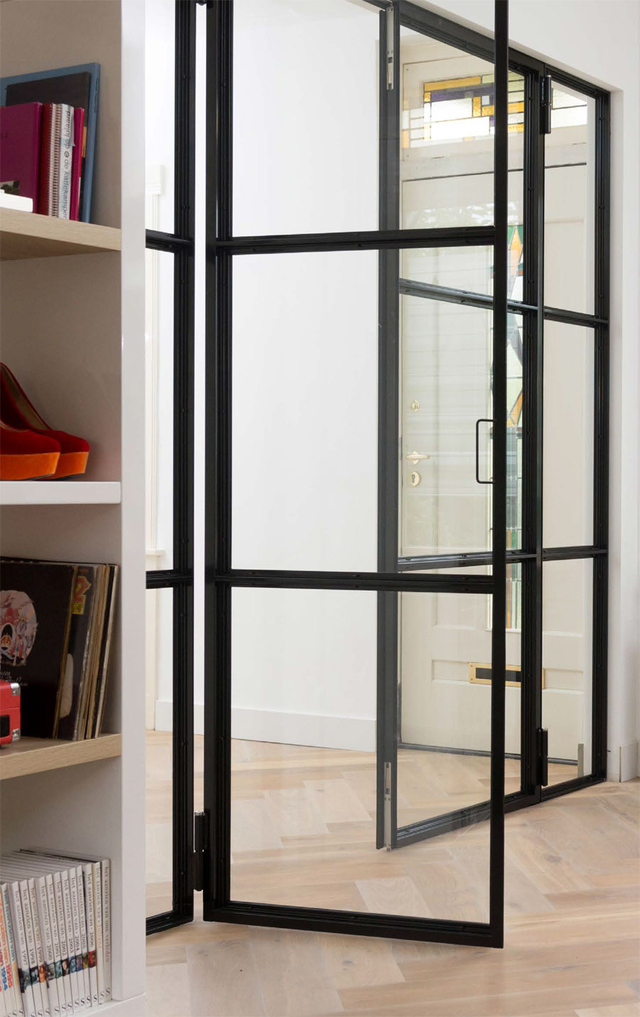 Interior_glass_door_and_wall