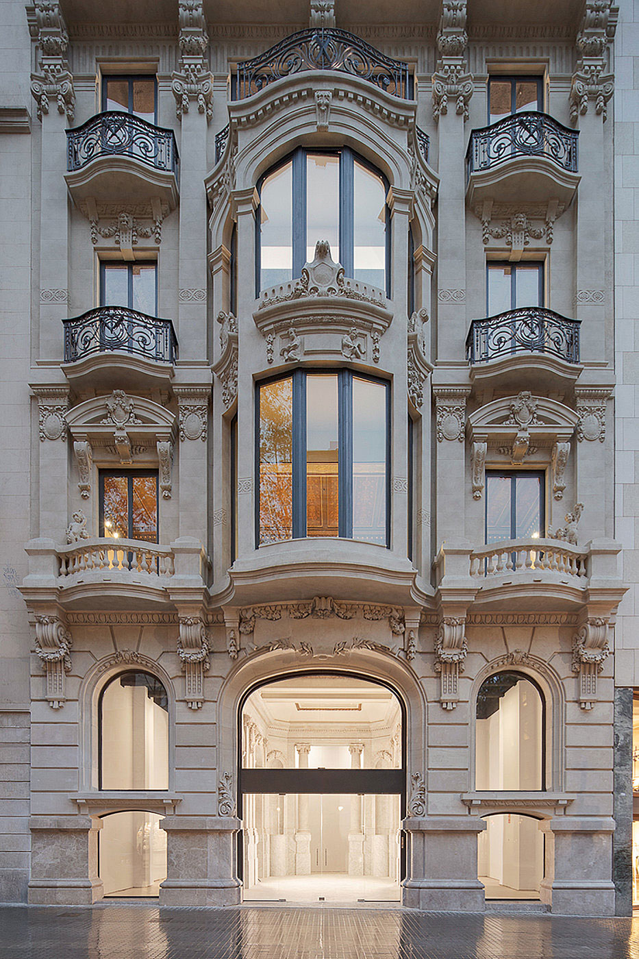 rounded_steel_windows